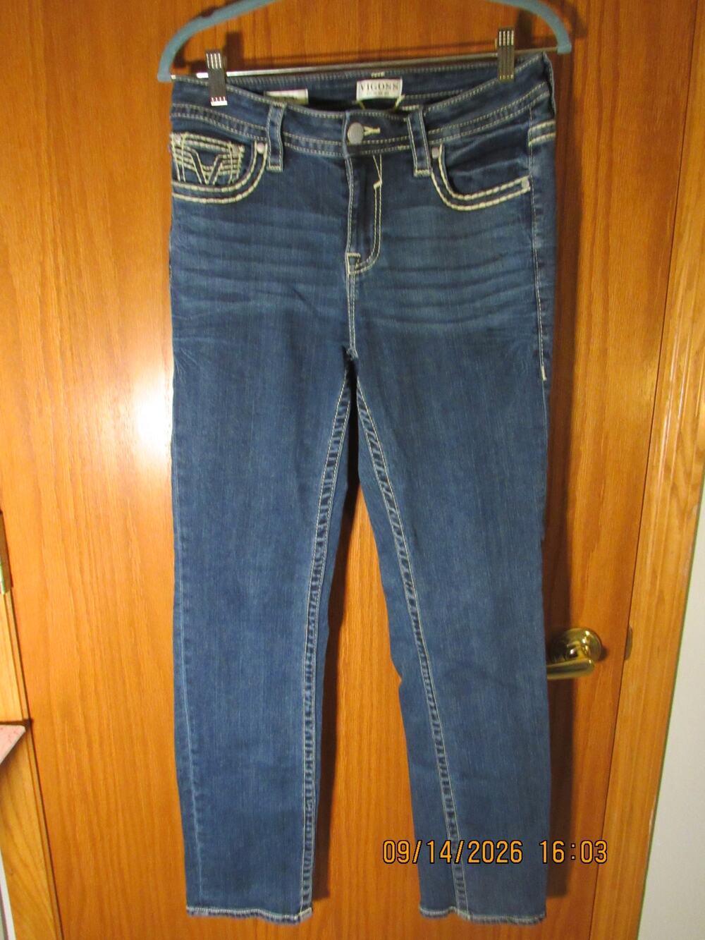 Vigoss Straight Jeans - Size 8 - NWOT